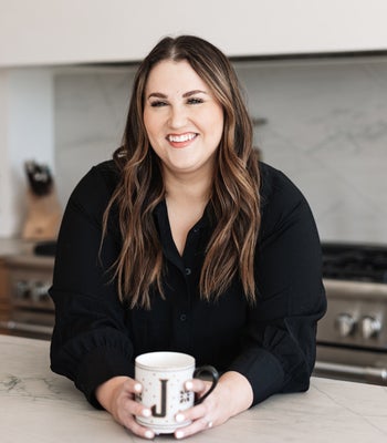 Portrait of Jessica Vaysberg, Realtor.